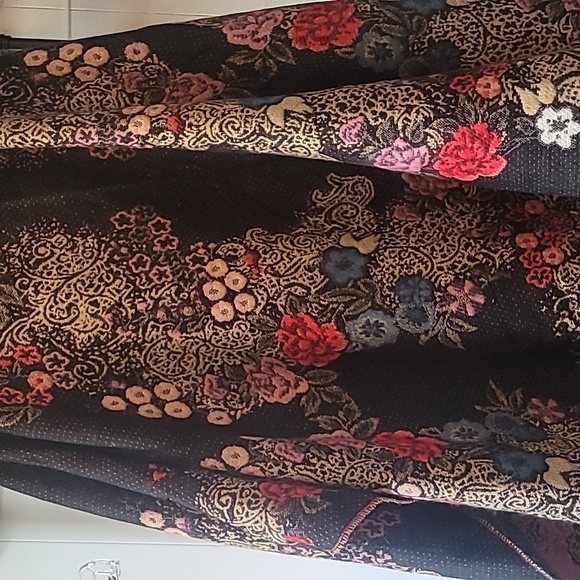 Black and Flower Patterned Shawl with Tassels - Picture 4 of 4